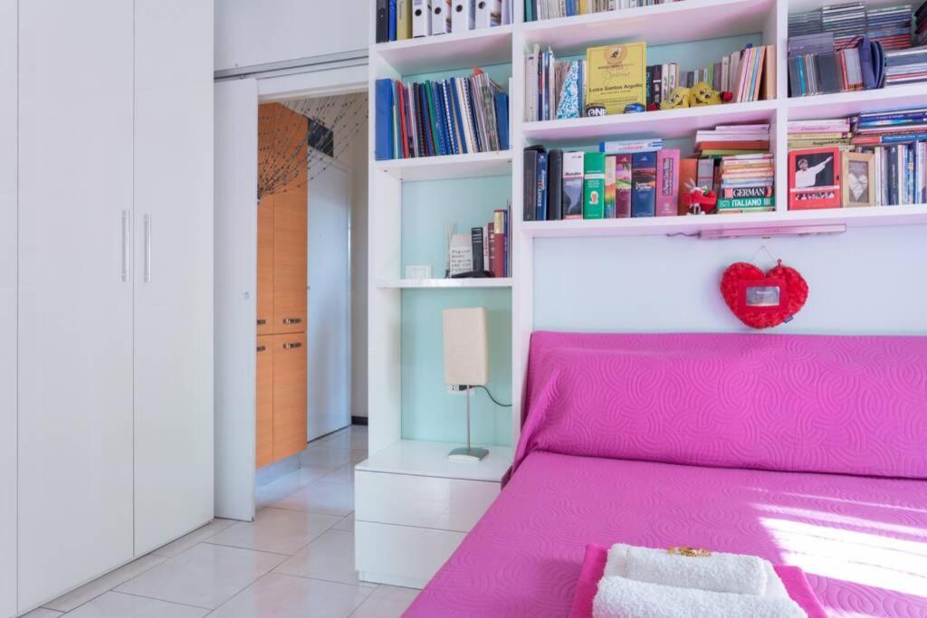 Guest house Bright & Cozy With Balcony Milan