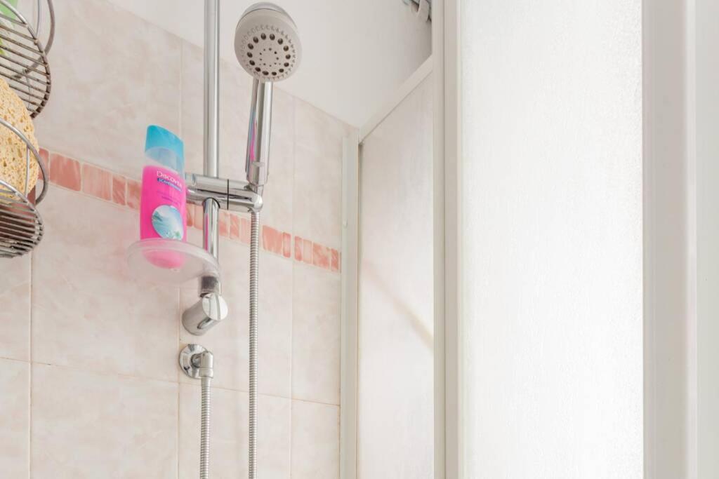 Bright & Cozy With Balcony Guest house Milan