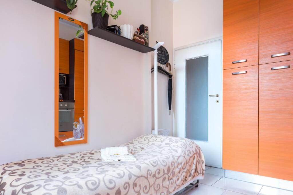 Bright & Cozy With Balcony Guest house