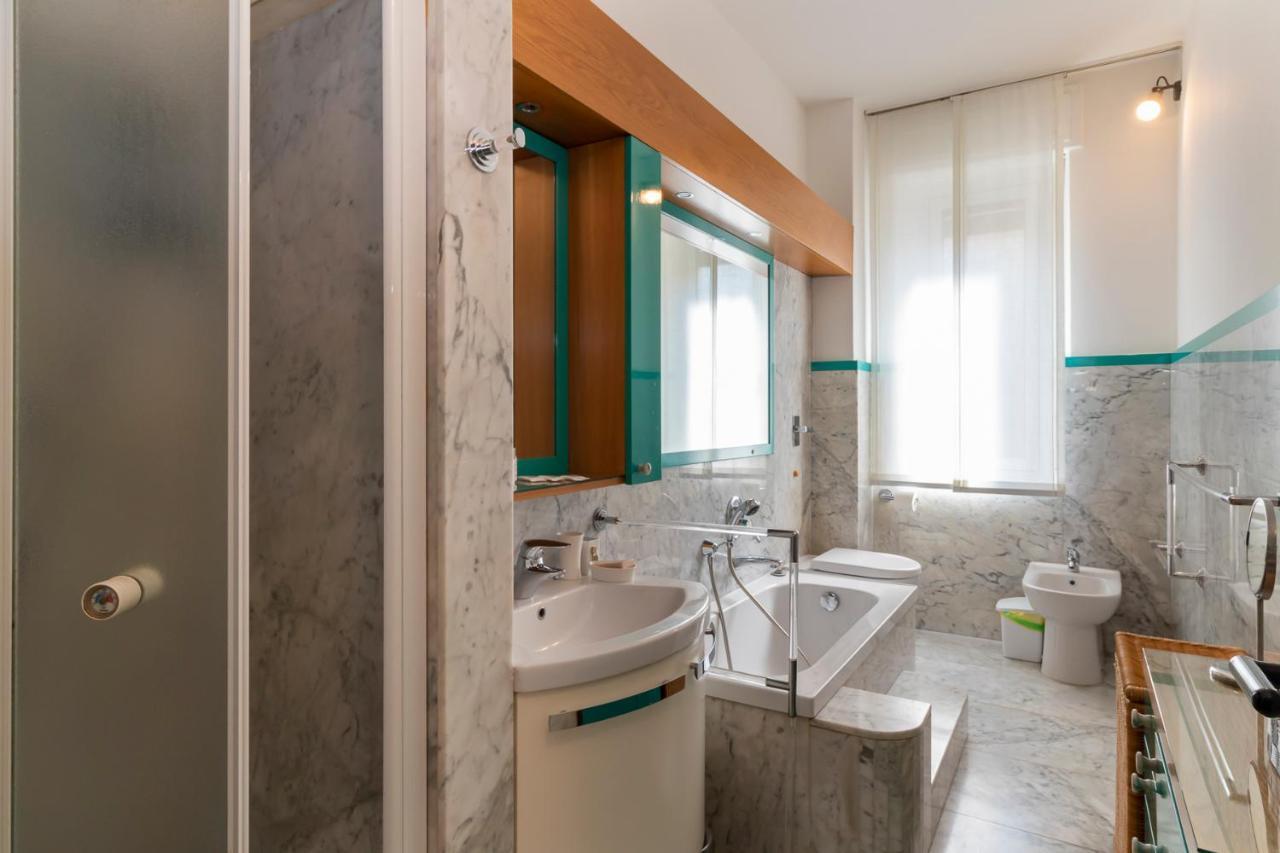 Apartamento Altido Sleek Flat With Balcony, Walking Distance From Centre