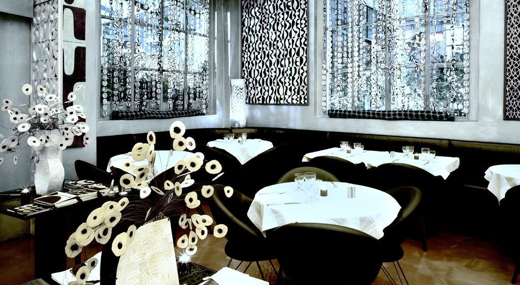 3 10 Corso Bed & Breakfast Milan