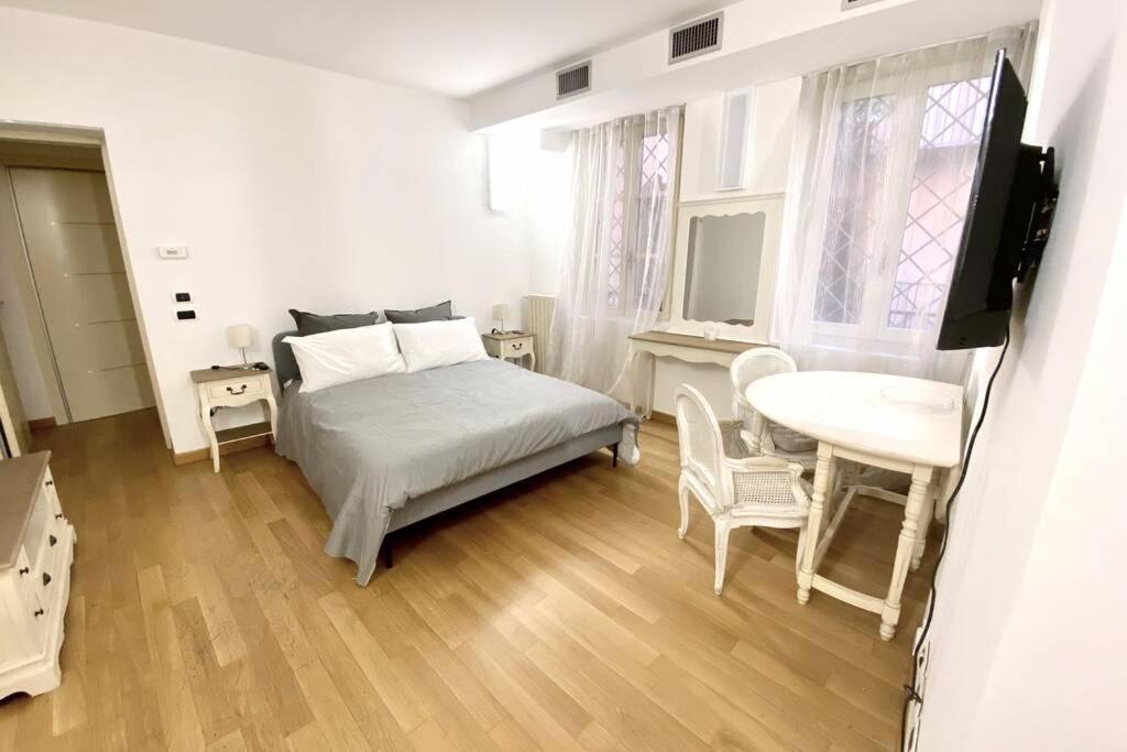 Boutique In Center: Duomo Scala Milano