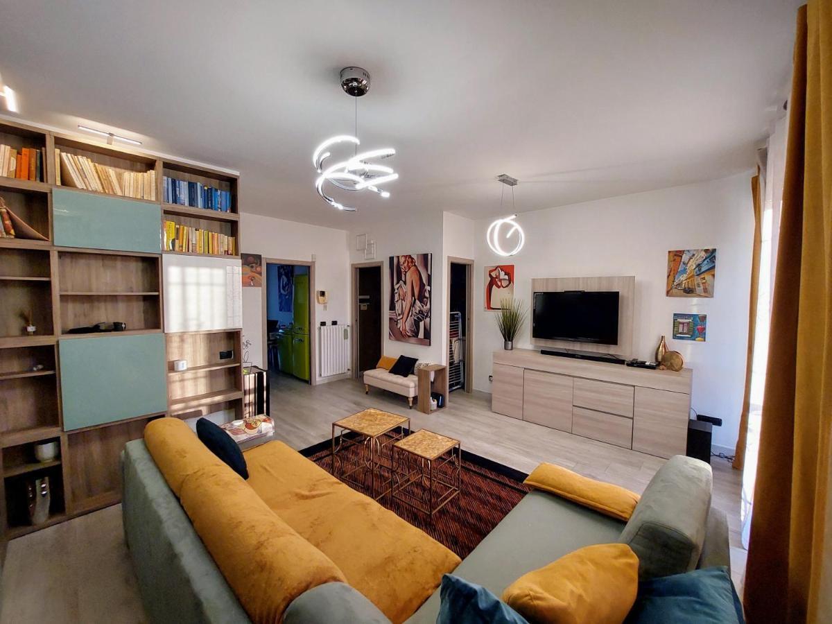 Apartment Luminoso A Pochi Minuti Da Duomo E Fiera *