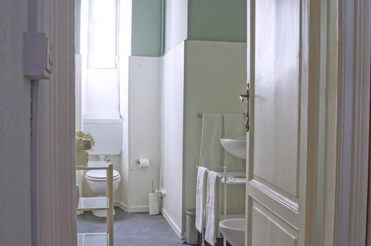 Liberty Two-room In Porta Venezia Apartment