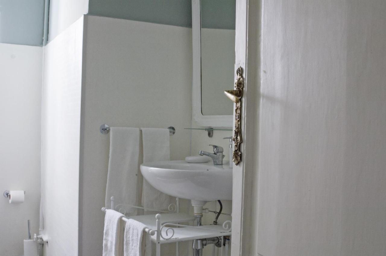 Liberty Two-room In Porta Venezia Milan
