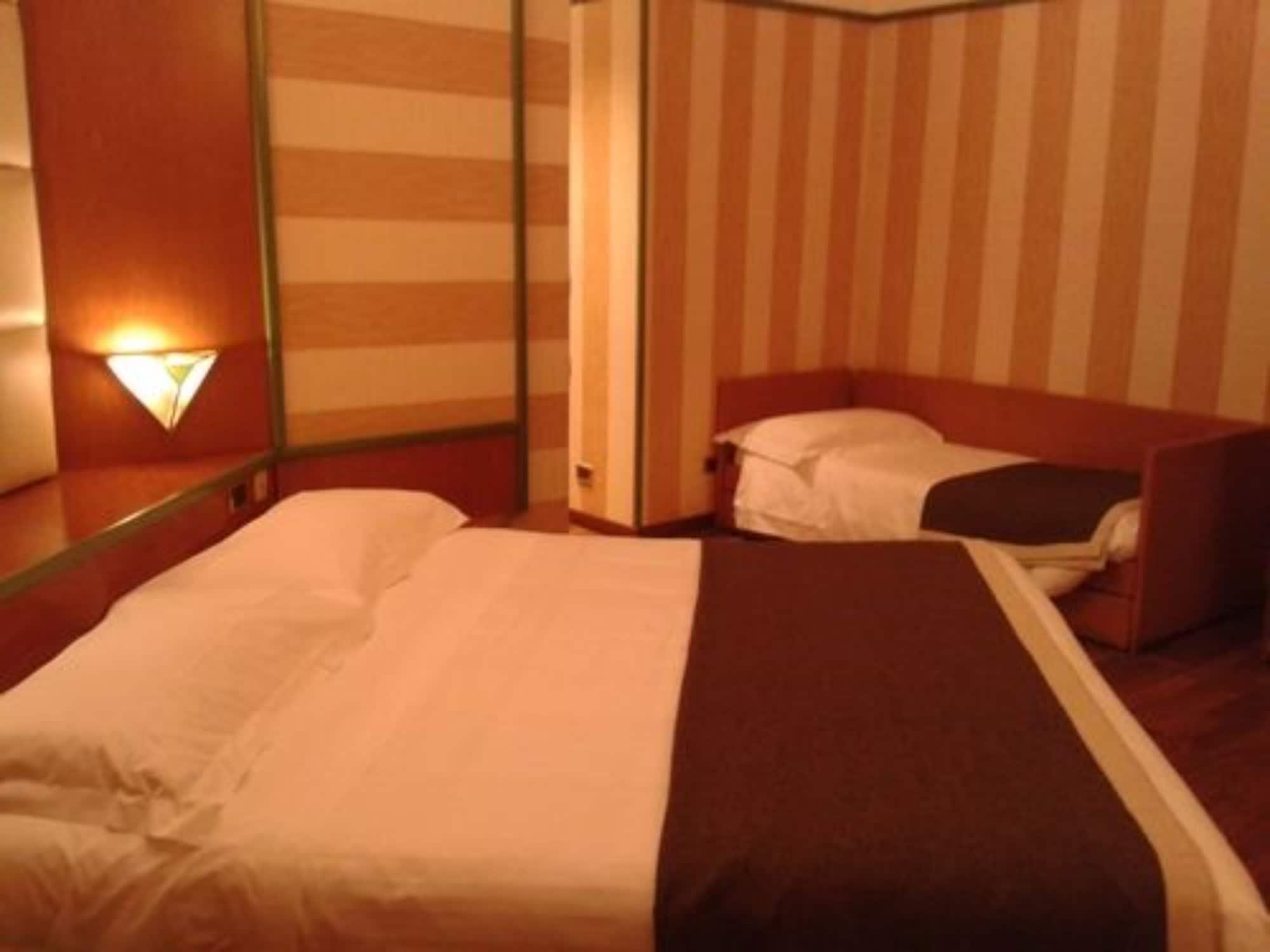 Metro Hotel