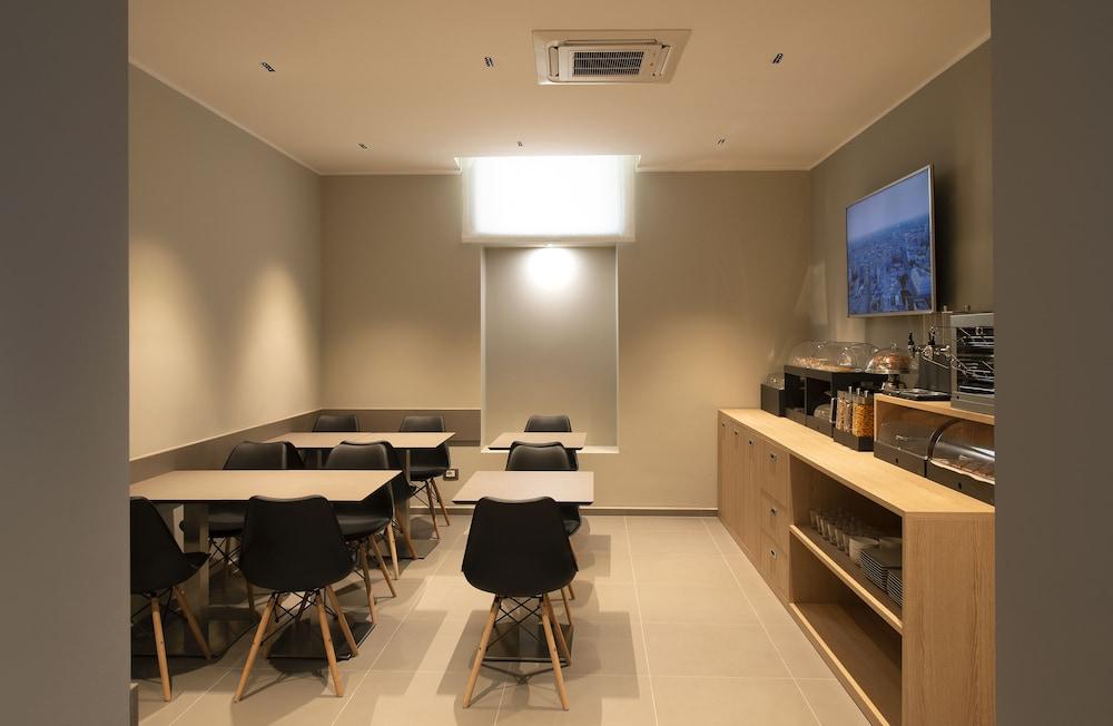Hotel H21 3*