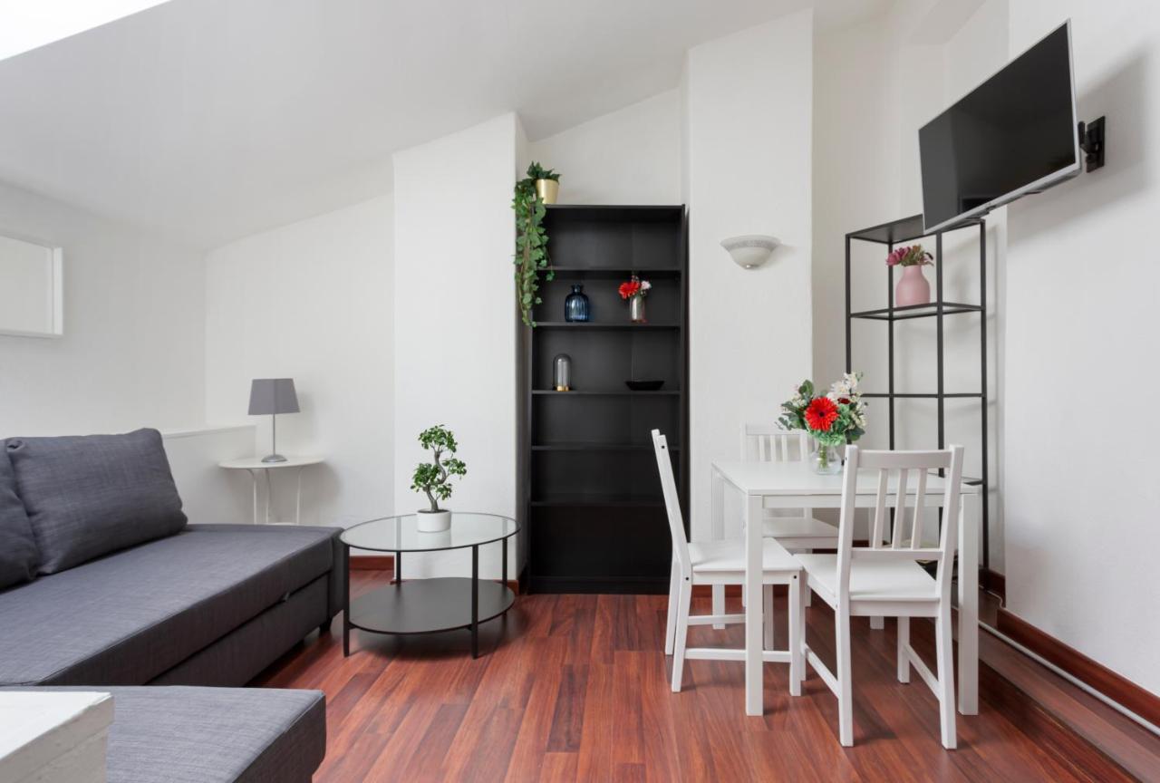 1 Bedroom & 1 Living Apt - Duomo 5 Milan