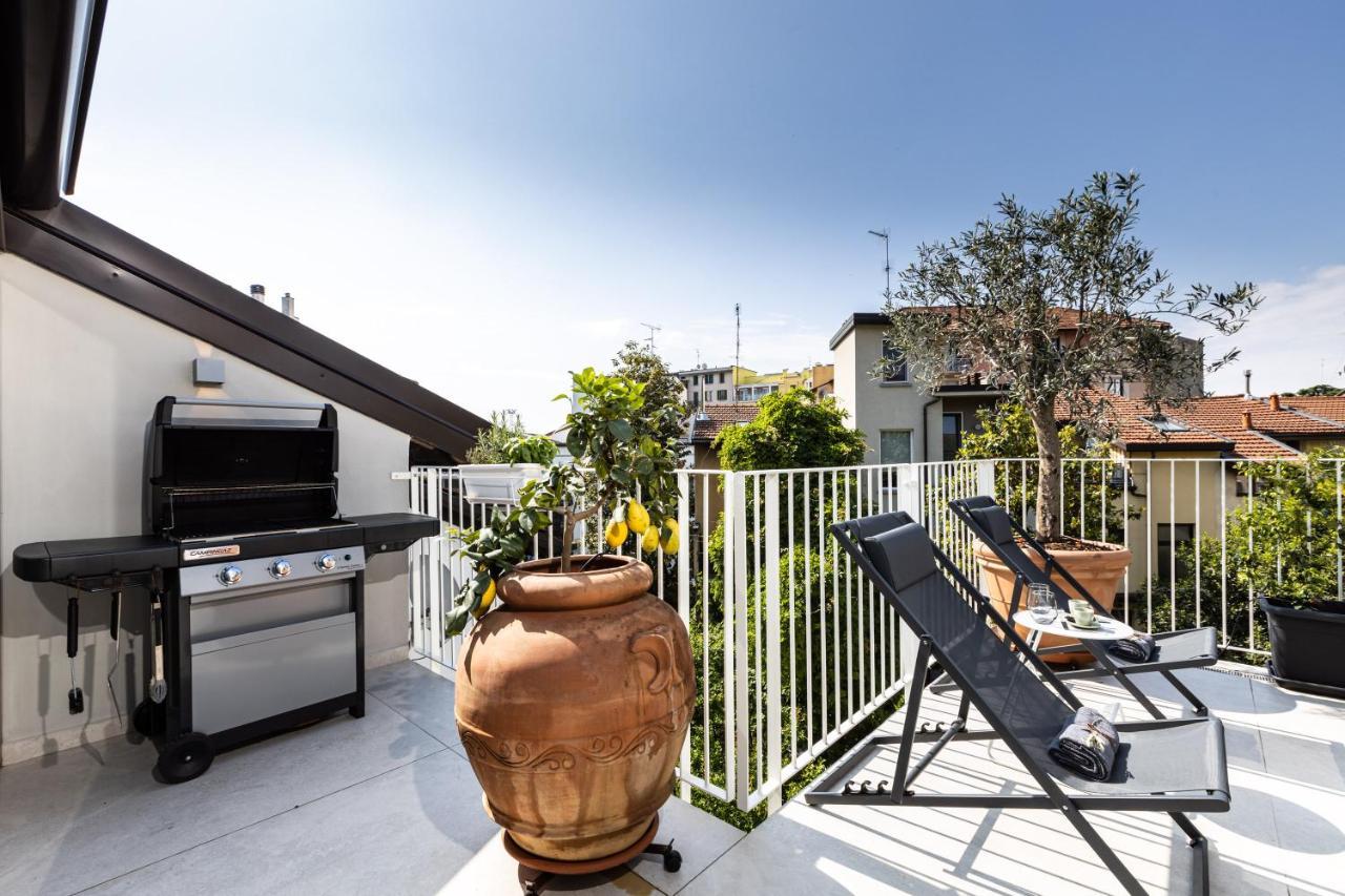 Holiday home *villa Olivo*with Private Terrace & Jacuzzi + 3bedrooms Milan