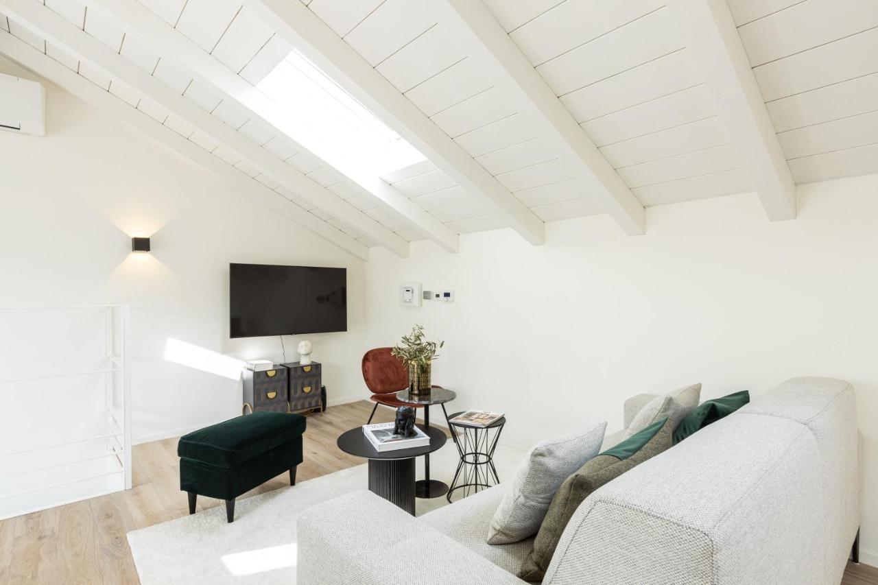 *villa Olivo*with Private Terrace & Jacuzzi + 3bedrooms Milan