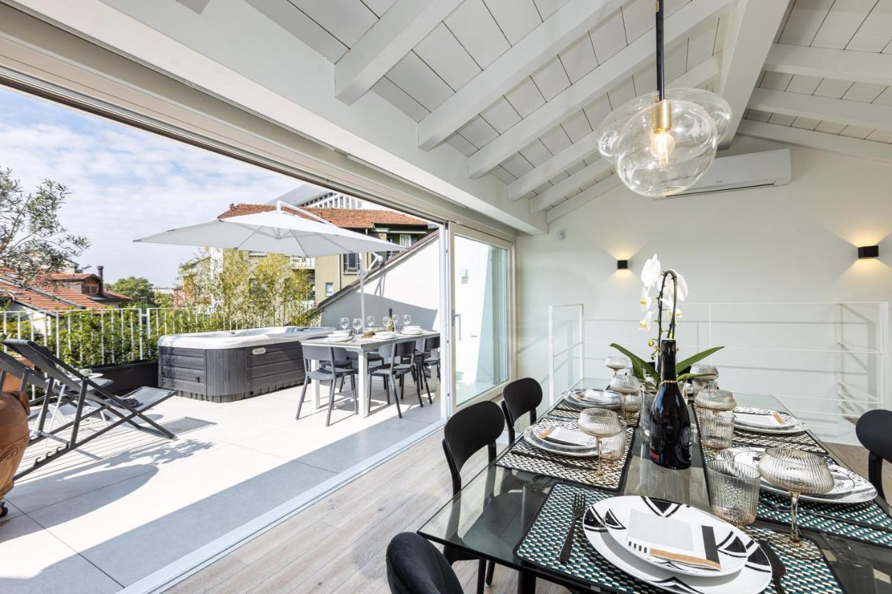 *villa Olivo*with Private Terrace & Jacuzzi + 3bedrooms Holiday home Milan