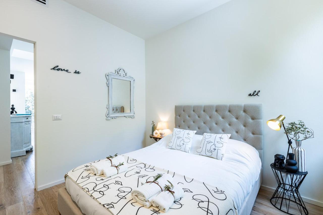 Holiday home *villa Olivo*with Private Terrace & Jacuzzi + 3bedrooms Milan