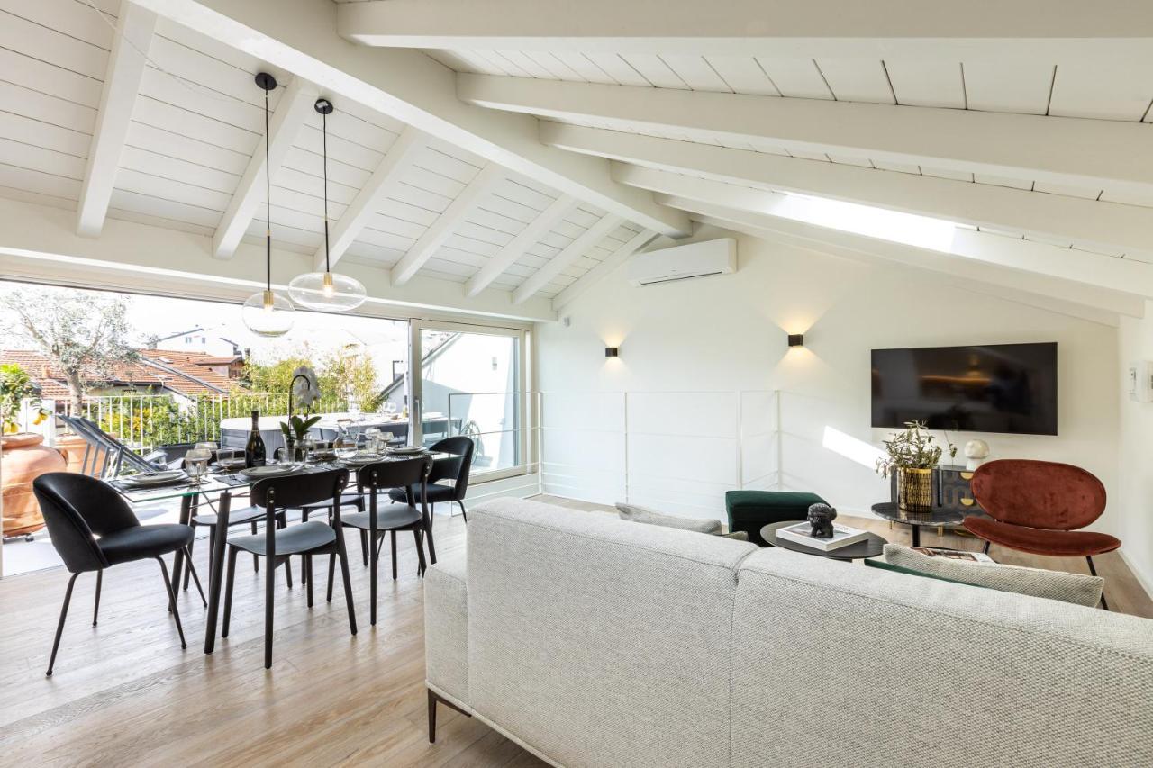 Holiday home *villa Olivo*with Private Terrace & Jacuzzi + 3bedrooms Milan