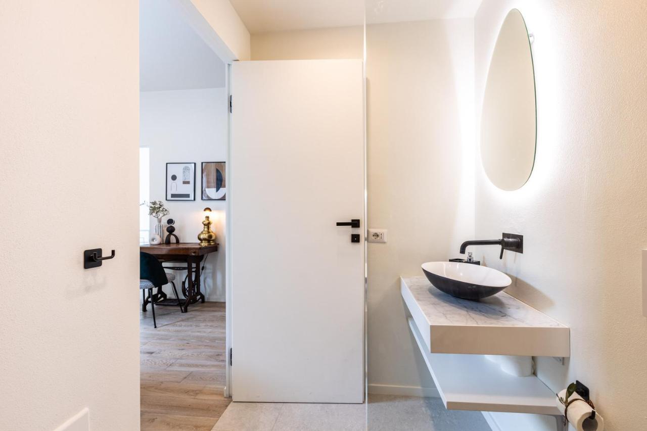 *villa Olivo*with Private Terrace & Jacuzzi + 3bedrooms Milan