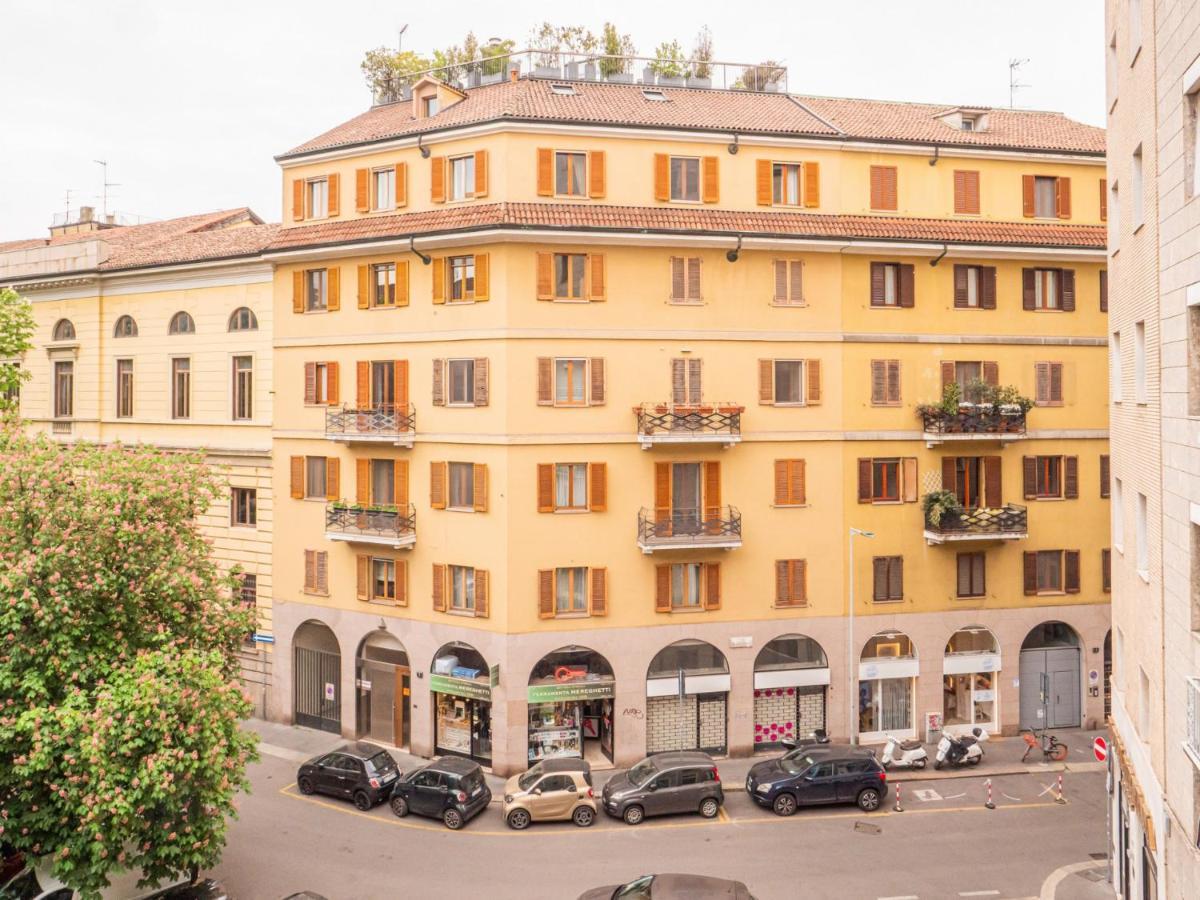 The Rent - With Balcony In Downtown Milan