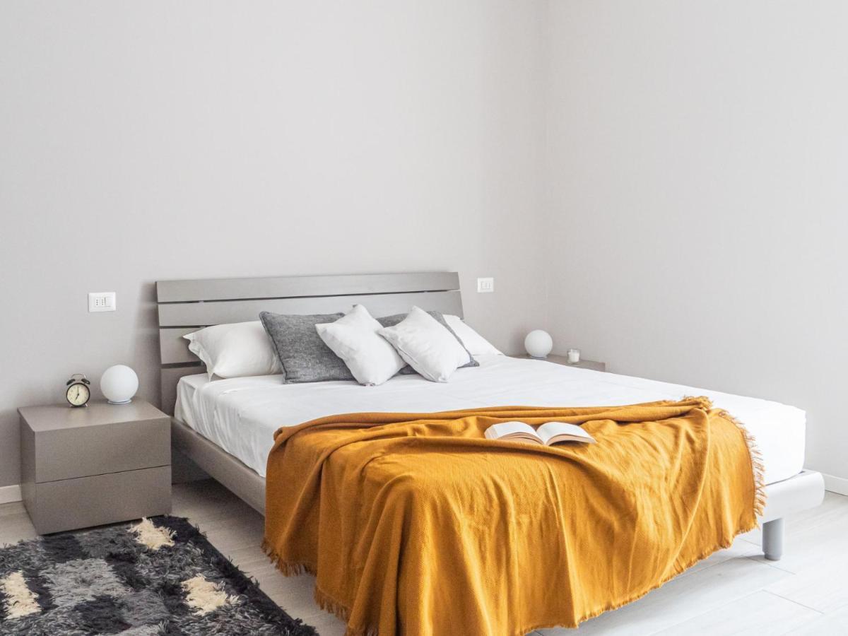 The Rent - With Balcony In Downtown * Milan