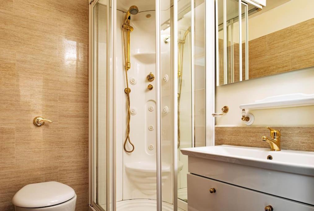 Luxury 4 Bedrooms
