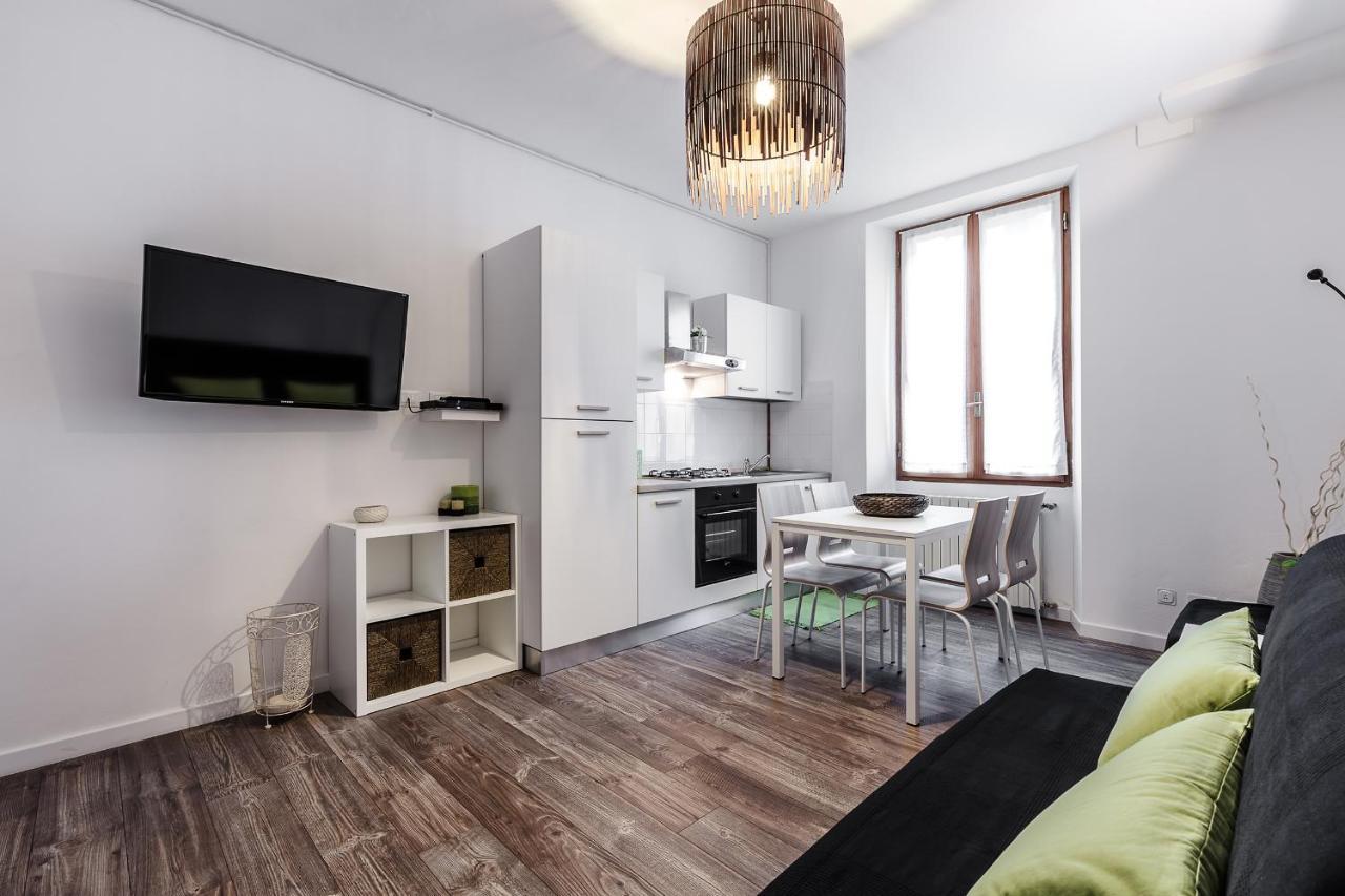 Stayeasy Fara12 - Station & Downtown Walking Distance Milan