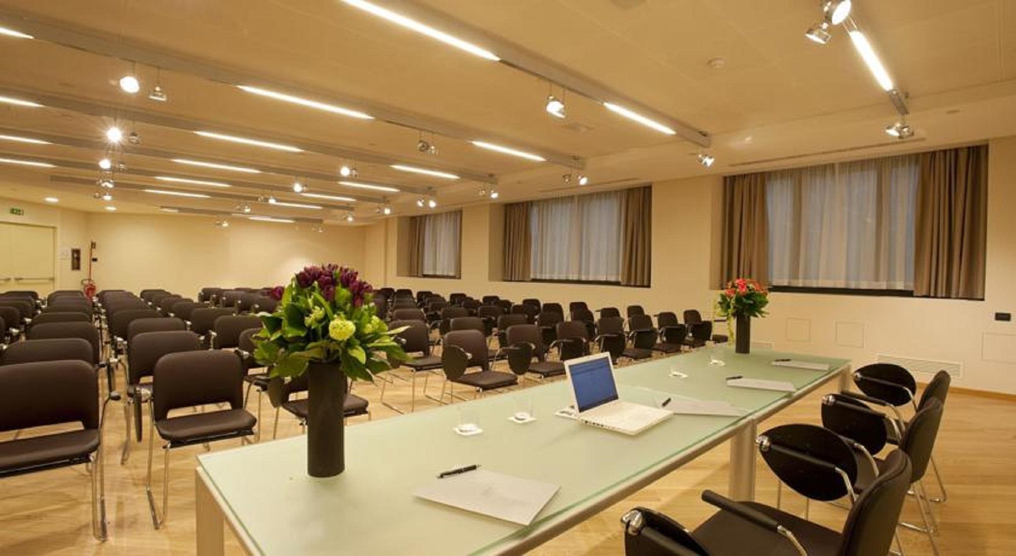 Western The Hub Hotel 4*