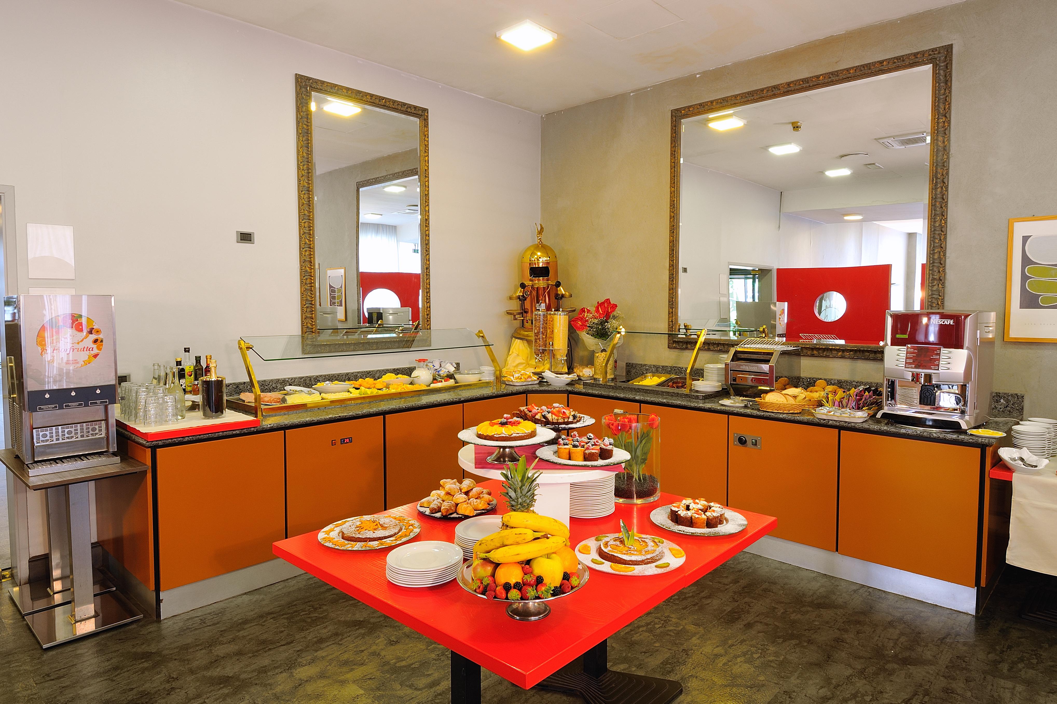 Hotel Ih Lorenteggio 4*