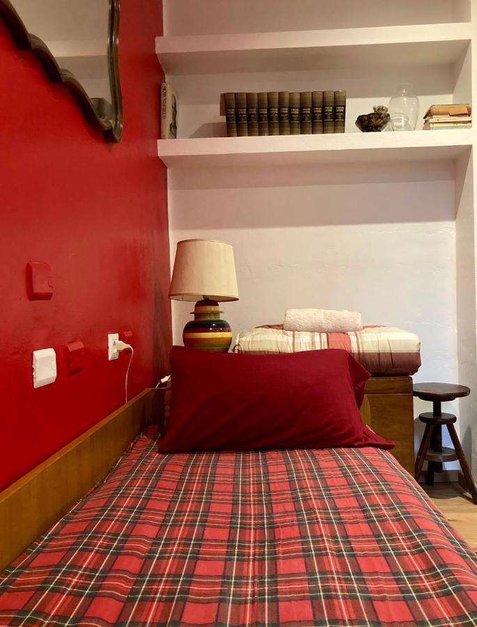 Metro Station Apartment *
