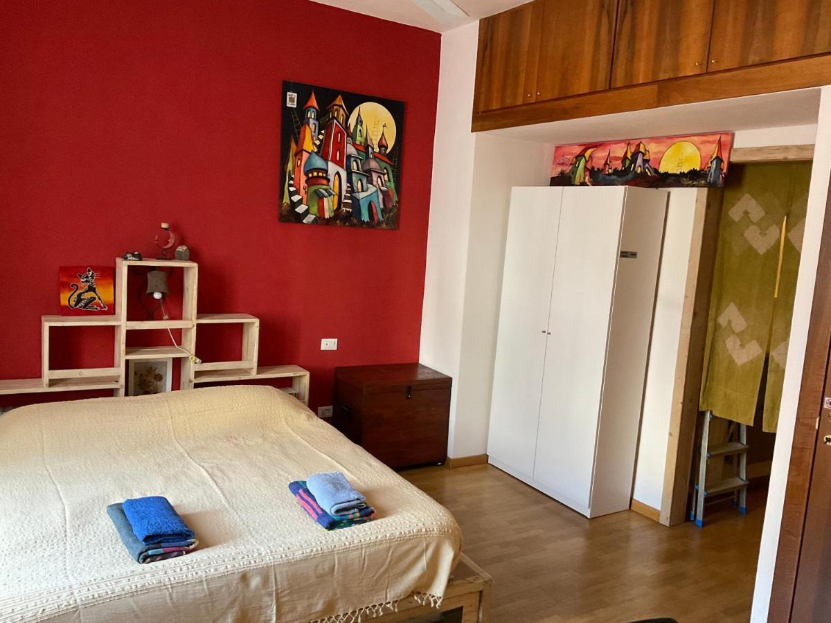 Apartment Isolab: Monolocale In Zona Isola Milan