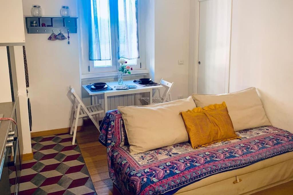 Ampola “flamingo” Apartment Milan