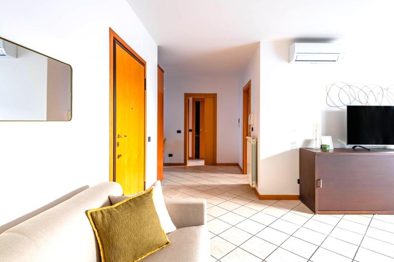 Easylife - Spazioso E Luminoso Trilocale Con Balcone A Loggia Per Pausa E Relax * Milan