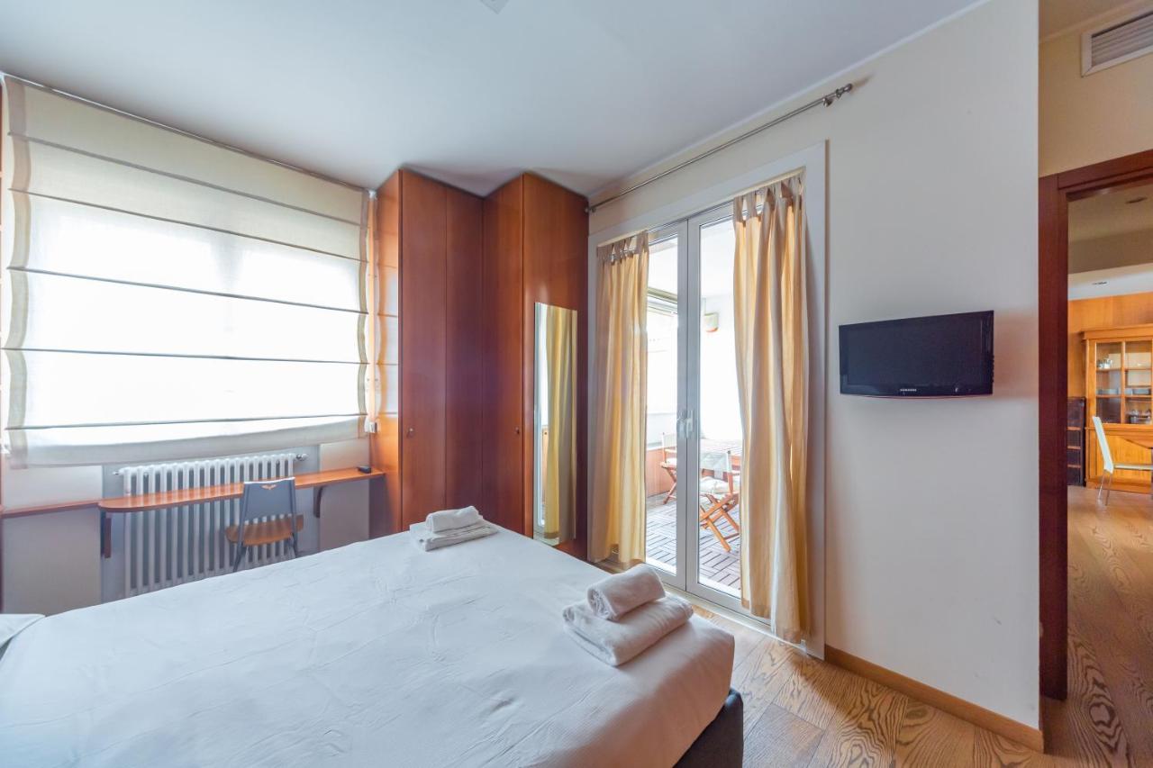 Apartamento Cozy Apt - Corso Vercelli & Conciliazione M1 Milão