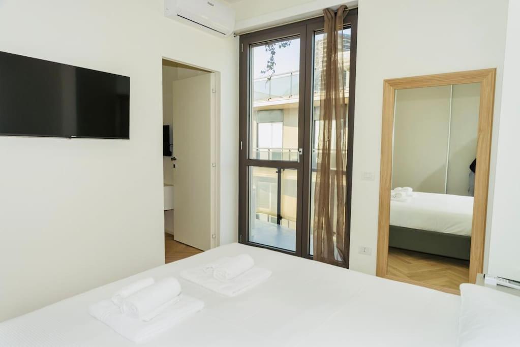 Sky View -porta Nuova- 2 Con Balcone *