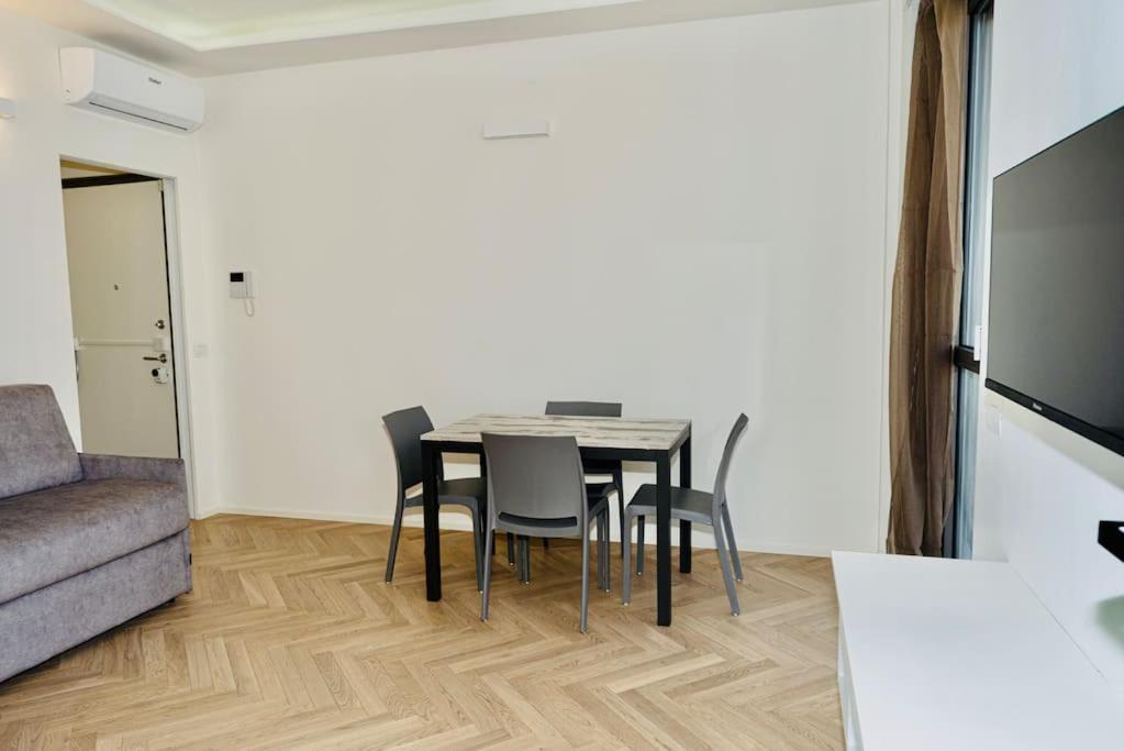 Apartment Sky View -porta Nuova- 2 Con Balcone Milan