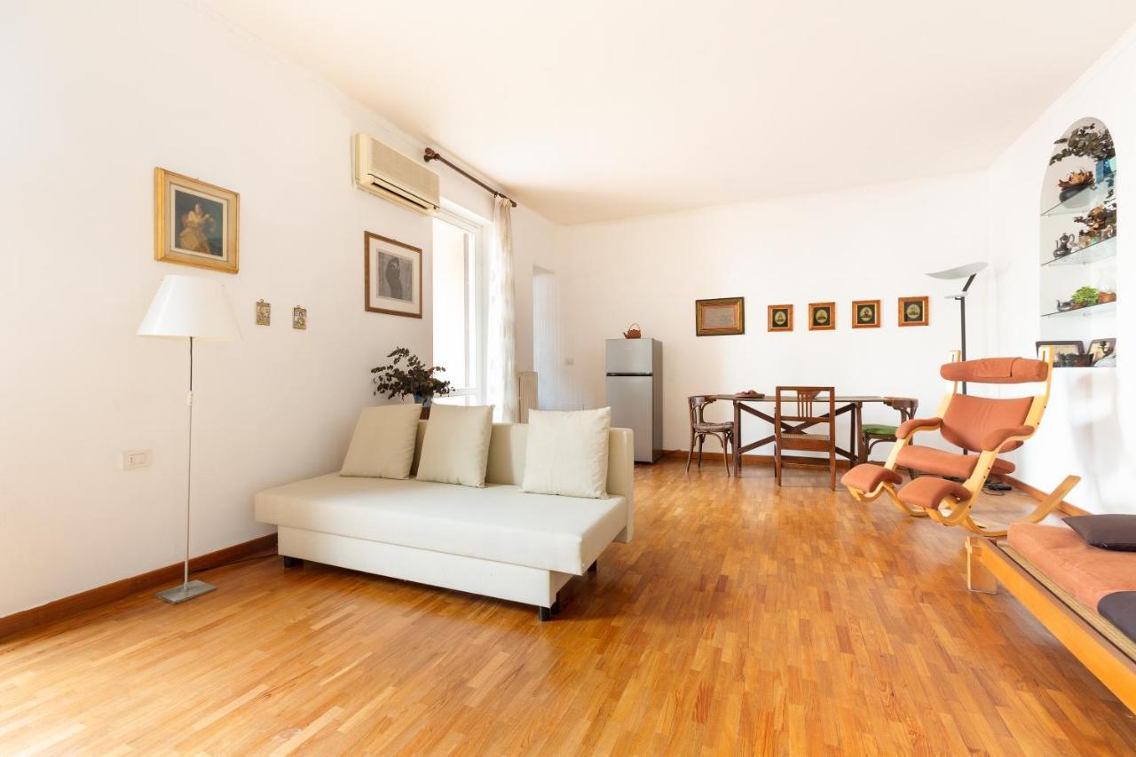 Cozy With Balcony - Porta Romana District Apartamento Milão