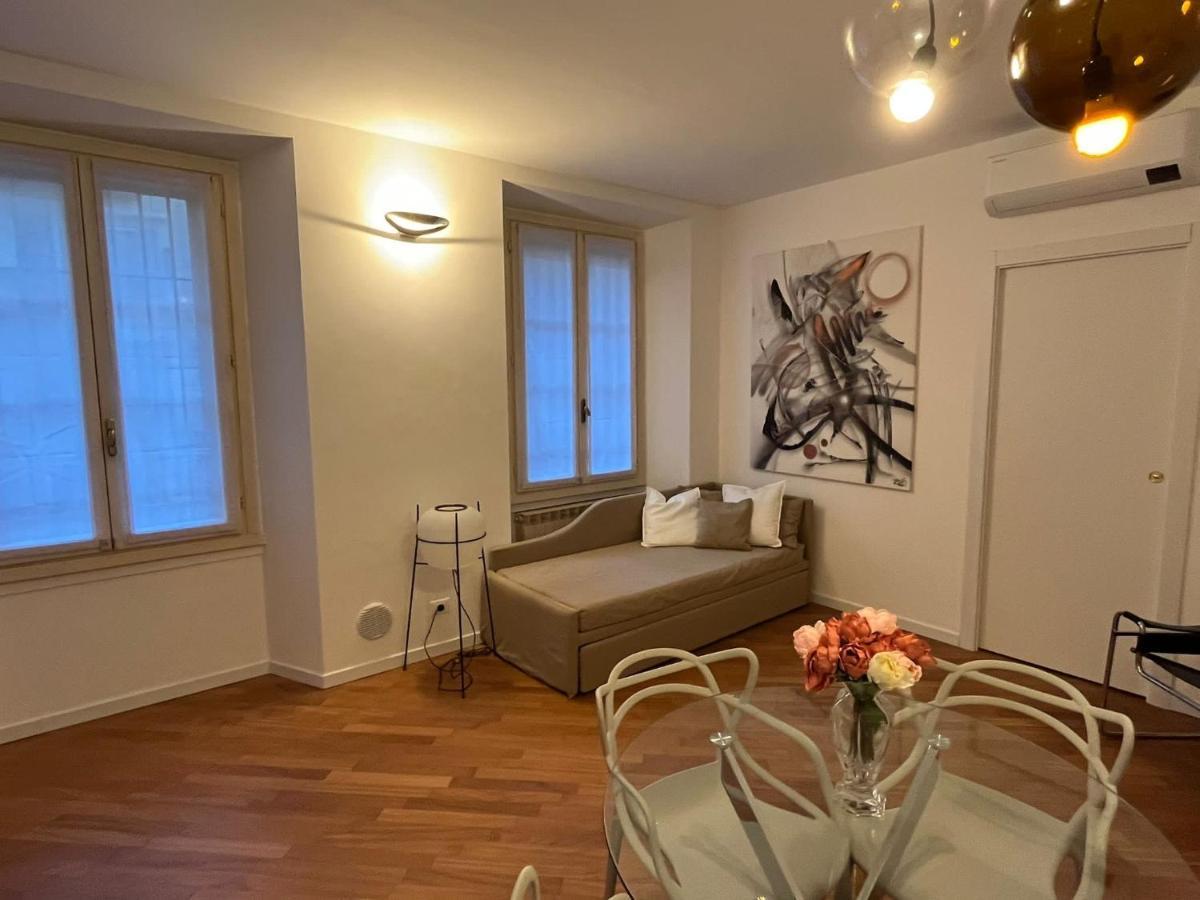 Casa Vercelli Delizioso Bilocale Moderno Nella Vecchia Apartamento Milão