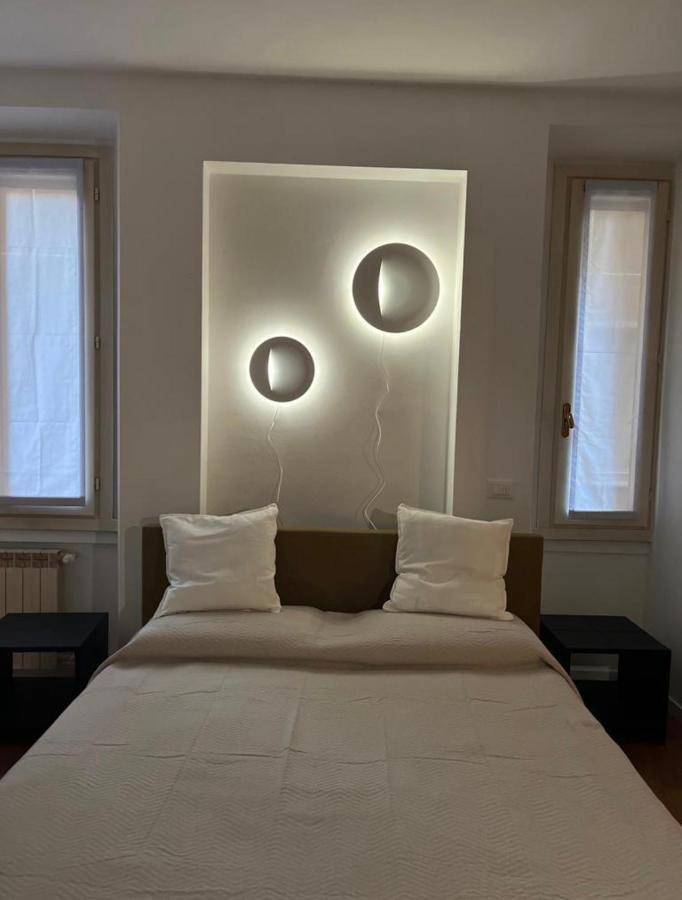 Casa Vercelli Delizioso Bilocale Moderno Nella Vecchia Apartamento Milão
