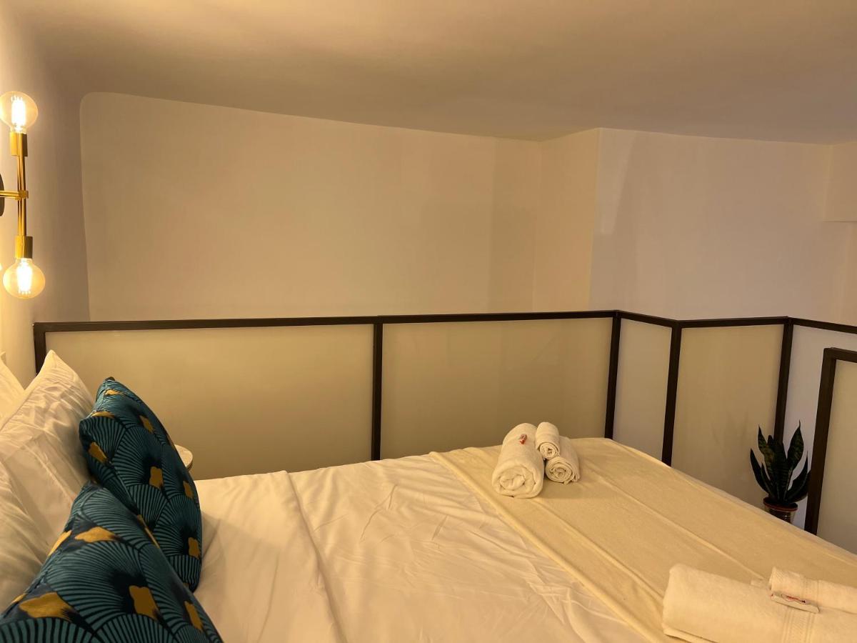 Regina In Porta Romana 2 - Sky Tv, Wifi E Breakfast Box *