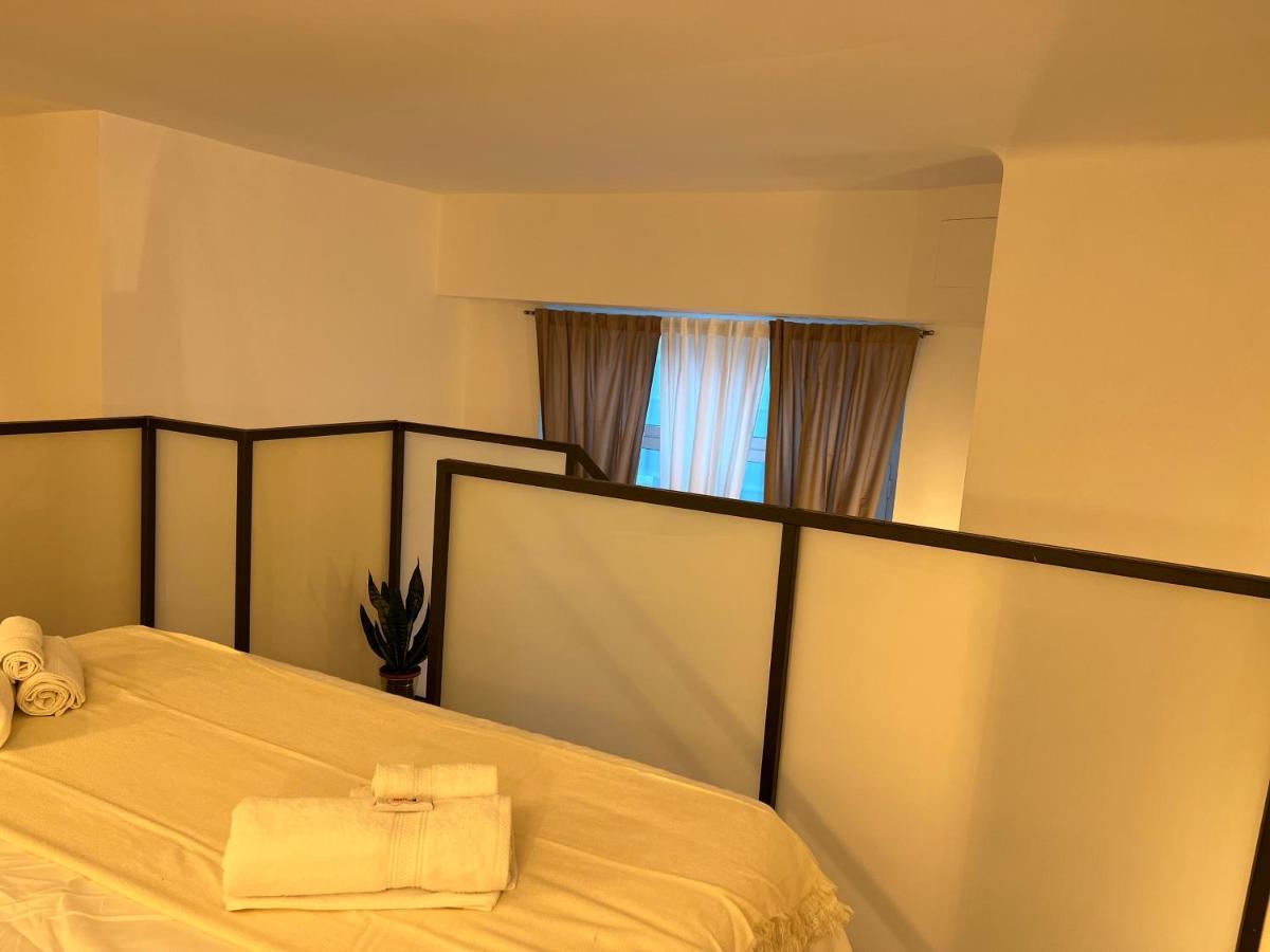 Regina In Porta Romana 2 - Sky Tv, Wifi E Breakfast Box