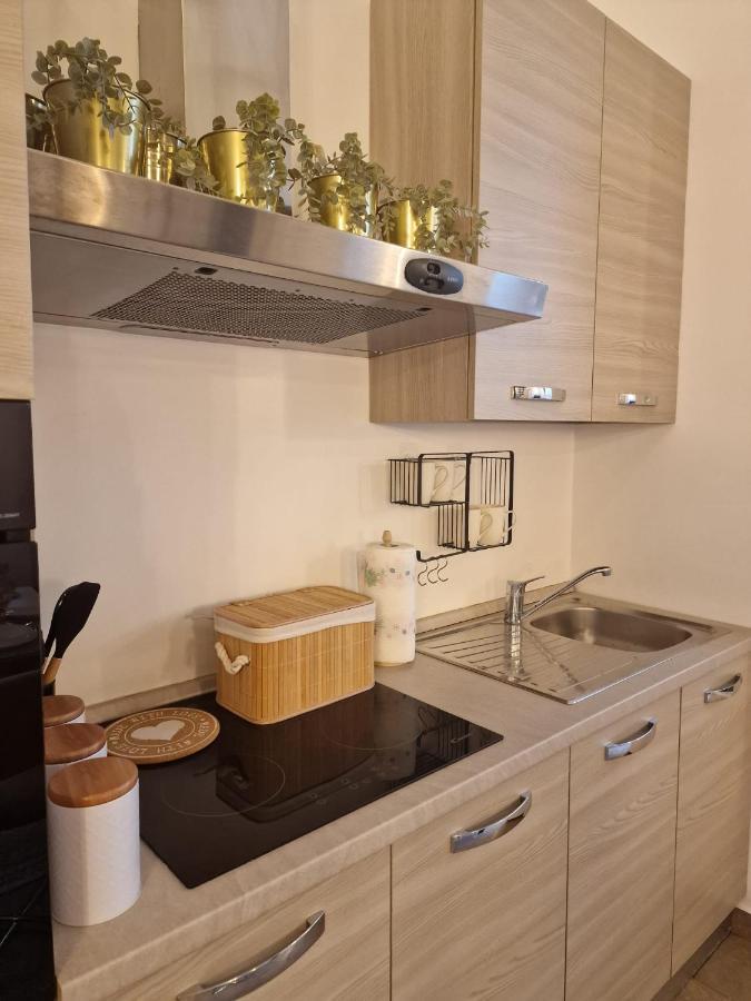 Regina In Porta Romana 2 - Sky Tv, Wifi E Breakfast Box