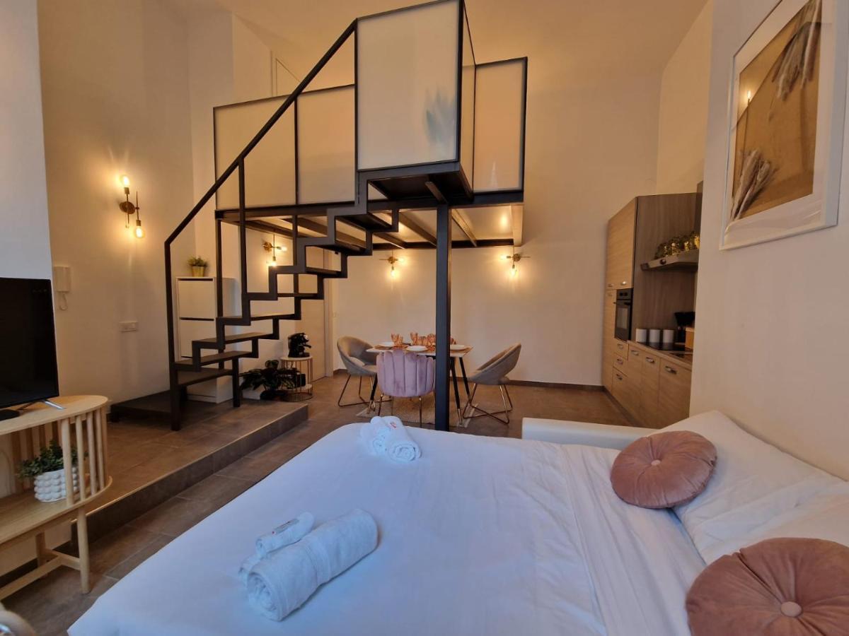 Regina In Porta Romana 2 - Sky Tv, Wifi E Breakfast Box