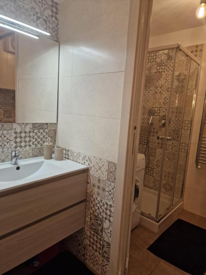 Regina In Porta Romana 2 - Sky Tv, Wifi E Breakfast Box Apartment