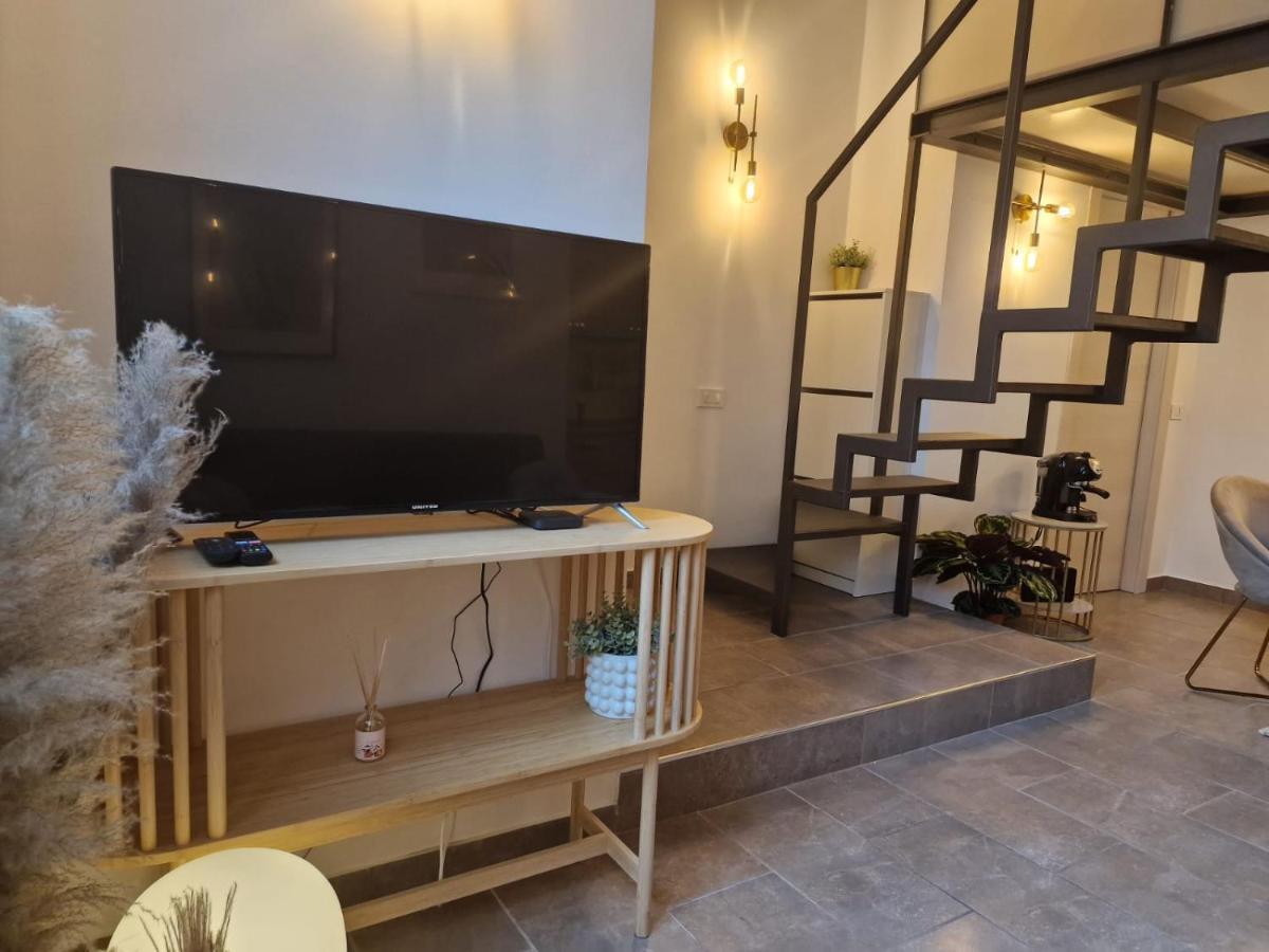 Regina In Porta Romana 2 - Sky Tv, Wifi E Breakfast Box Apartment *