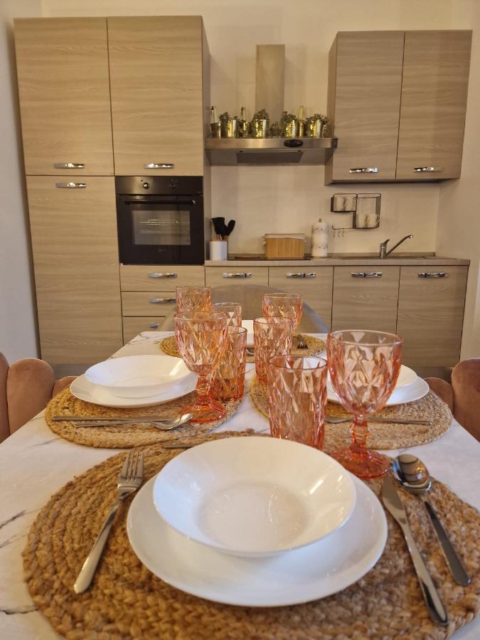 Regina In Porta Romana 2 - Sky Tv, Wifi E Breakfast Box Apartment *