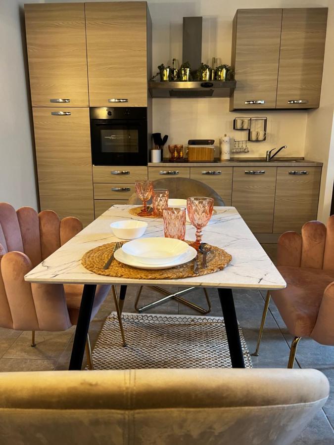 Regina In Porta Romana 2 - Sky Tv, Wifi E Breakfast Box *