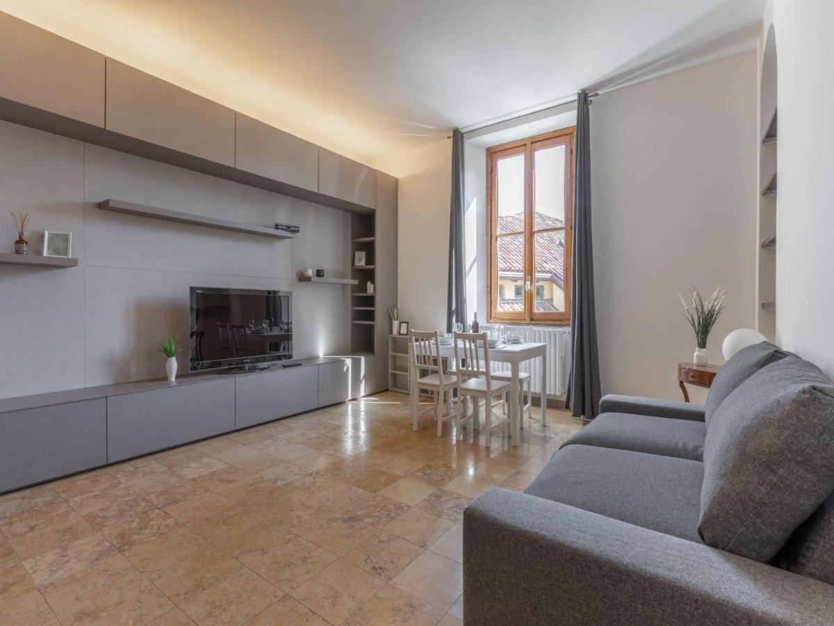 The Rent - Modern Two-bedroom Near Navigli * Milão
