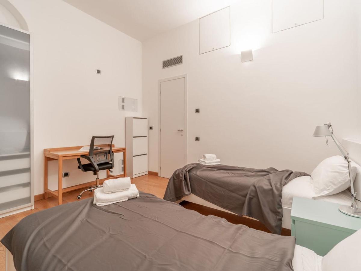 The Rent - Modern Two-bedroom Near Navigli Milão
