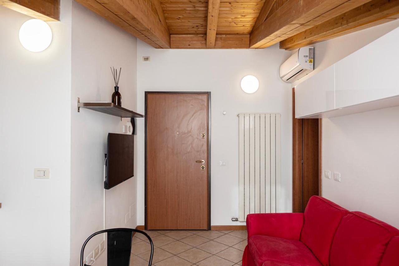 Bilocale Con Splendida Vista In Zona Bovisa Apartment *