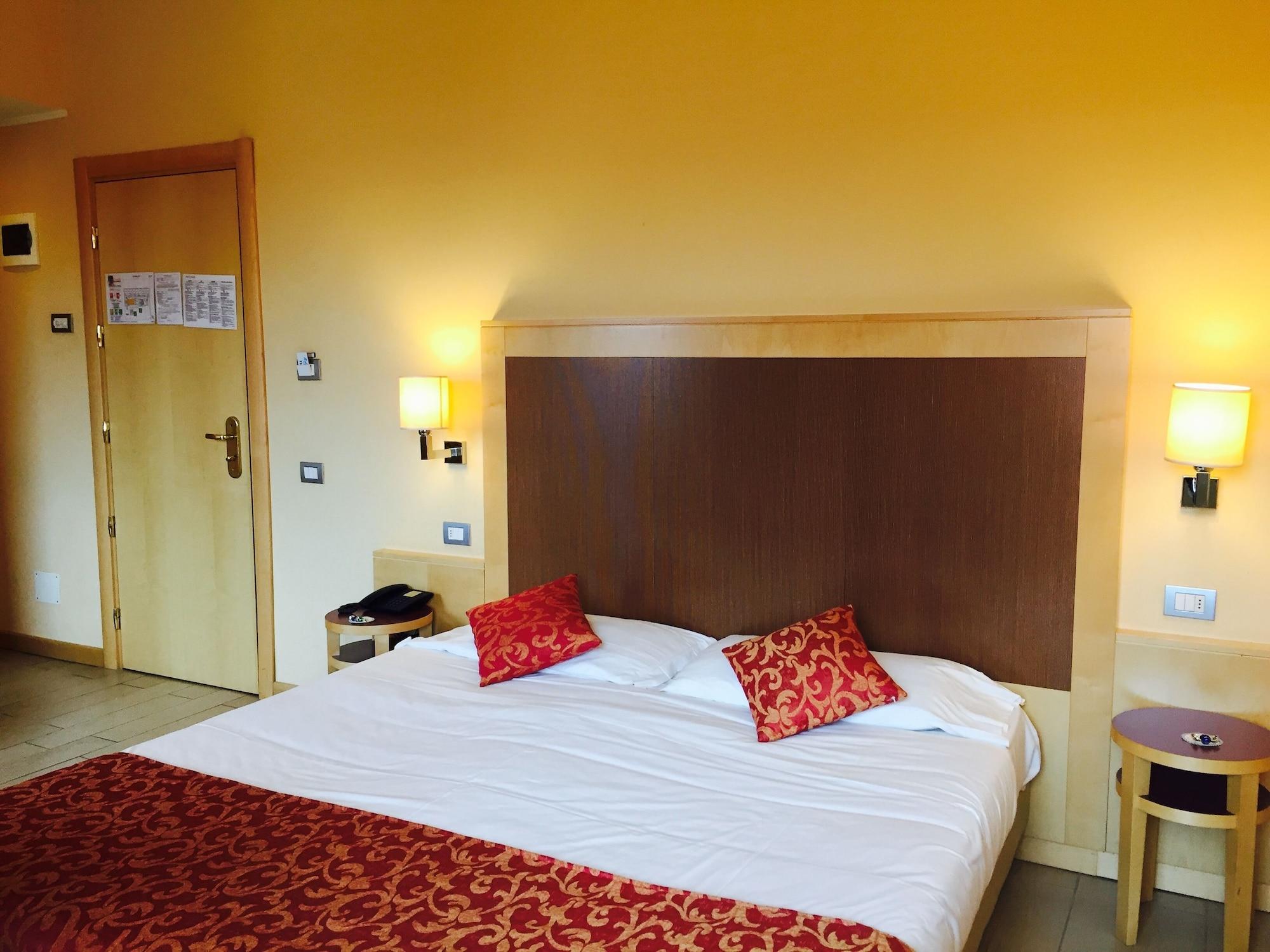 Mokinba Cristallo Hotel 3*