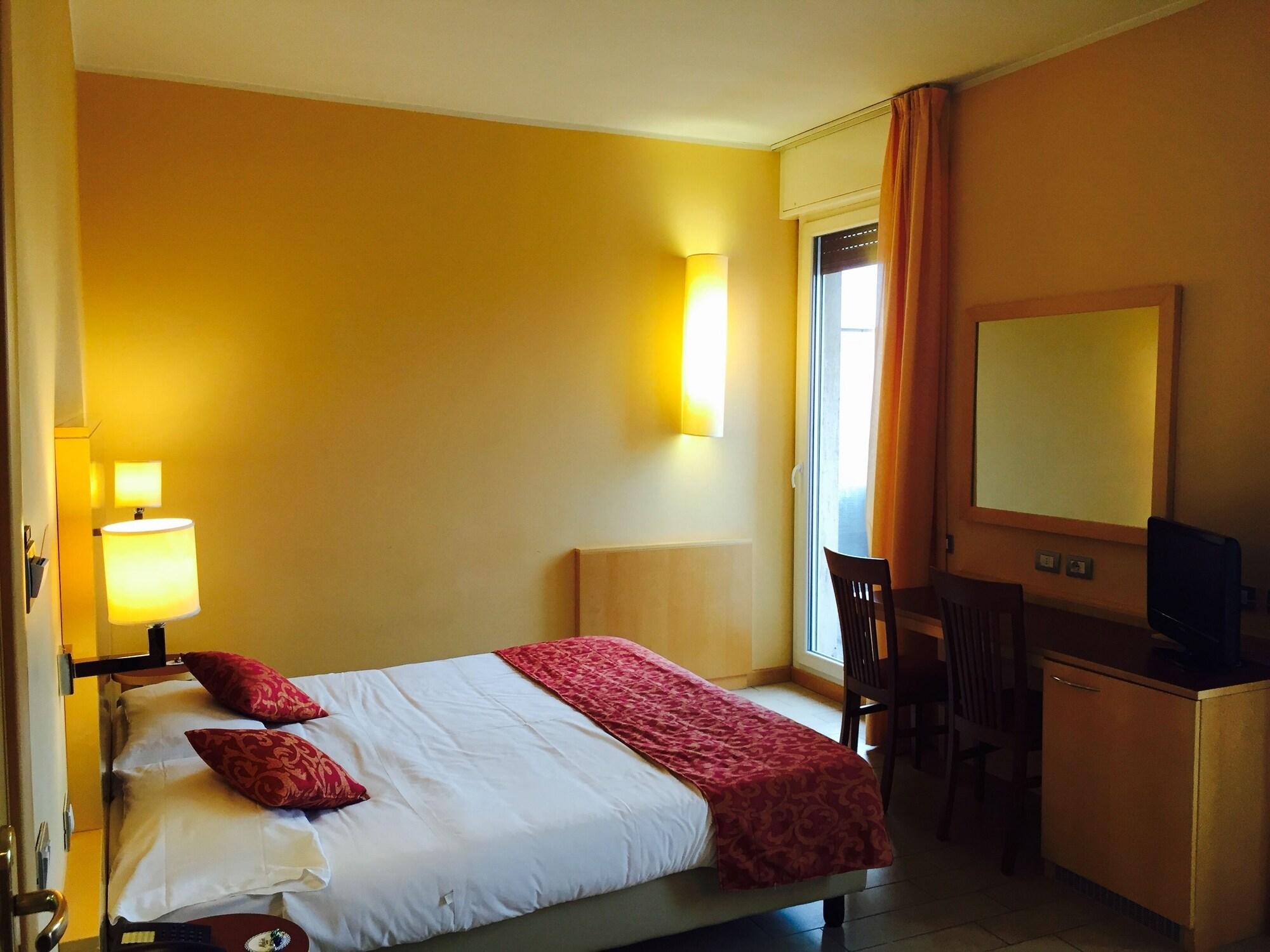 Mokinba Cristallo Hotel 3*