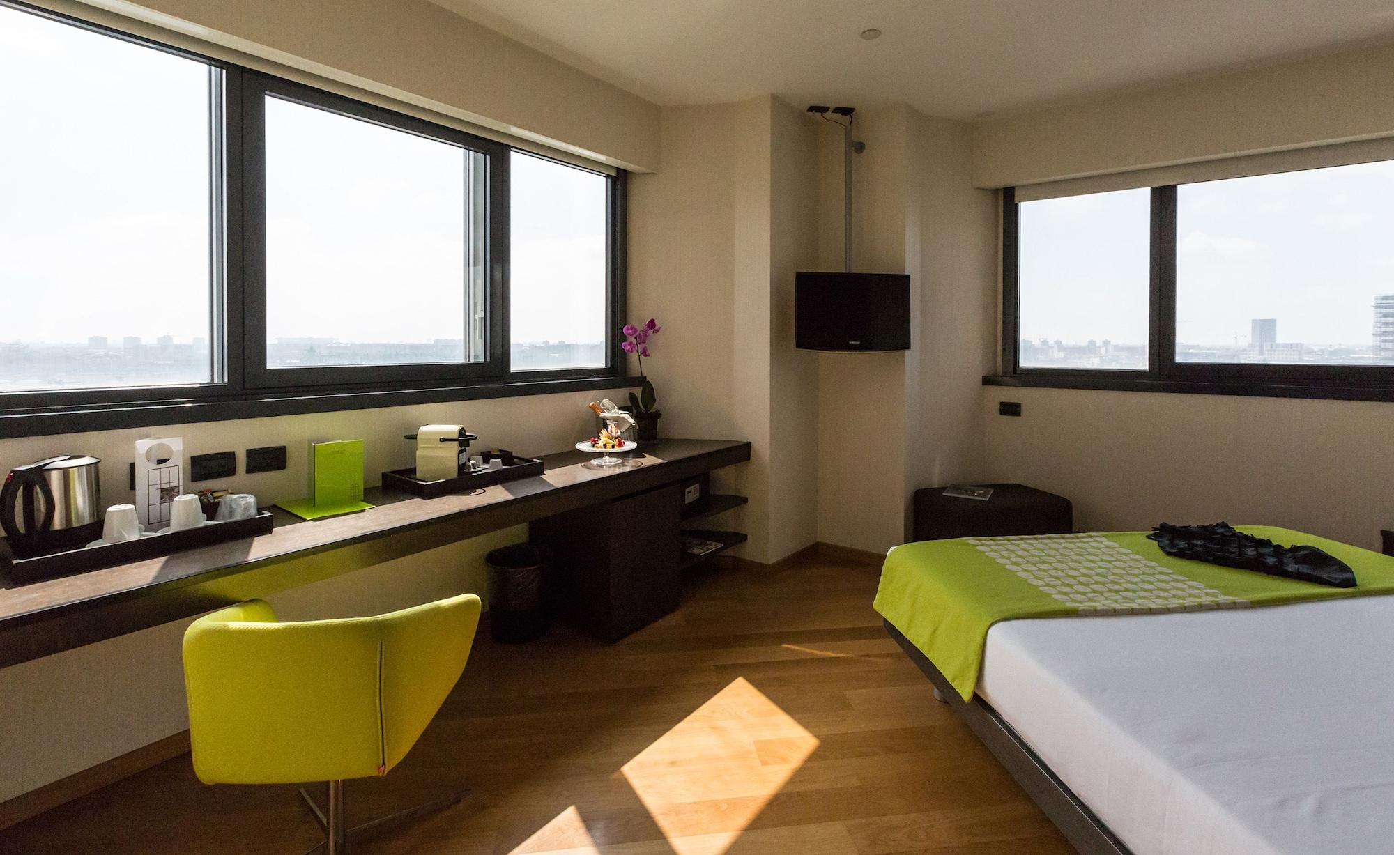 Western The Hub 4*