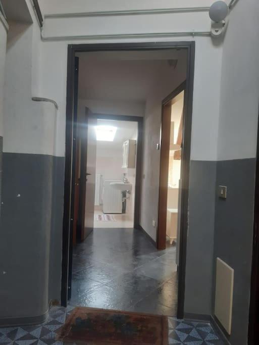 Monolocale Piano Alto Luminoso Pochi Minuti Metro Rossa Apartment Milan