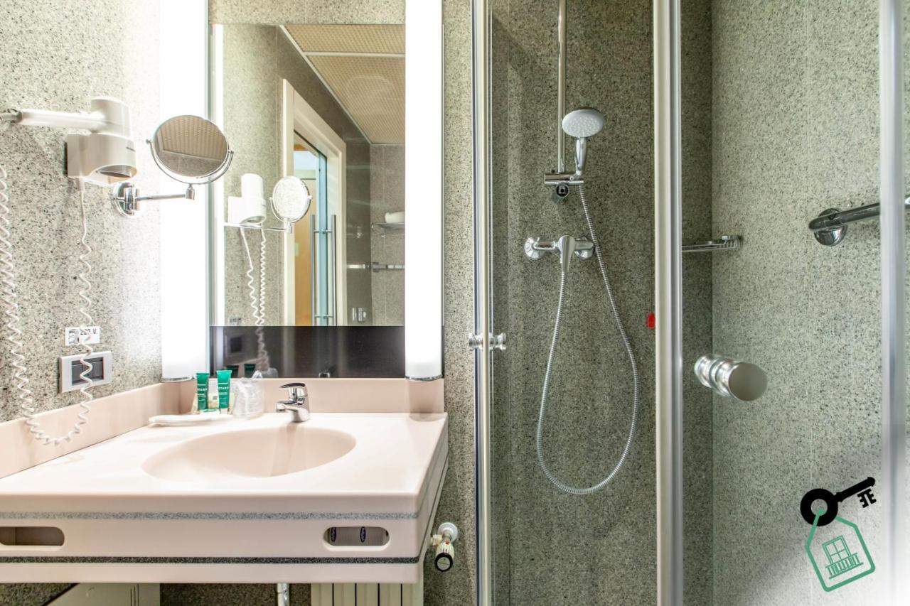 Hotel Rooms Milano * Milan